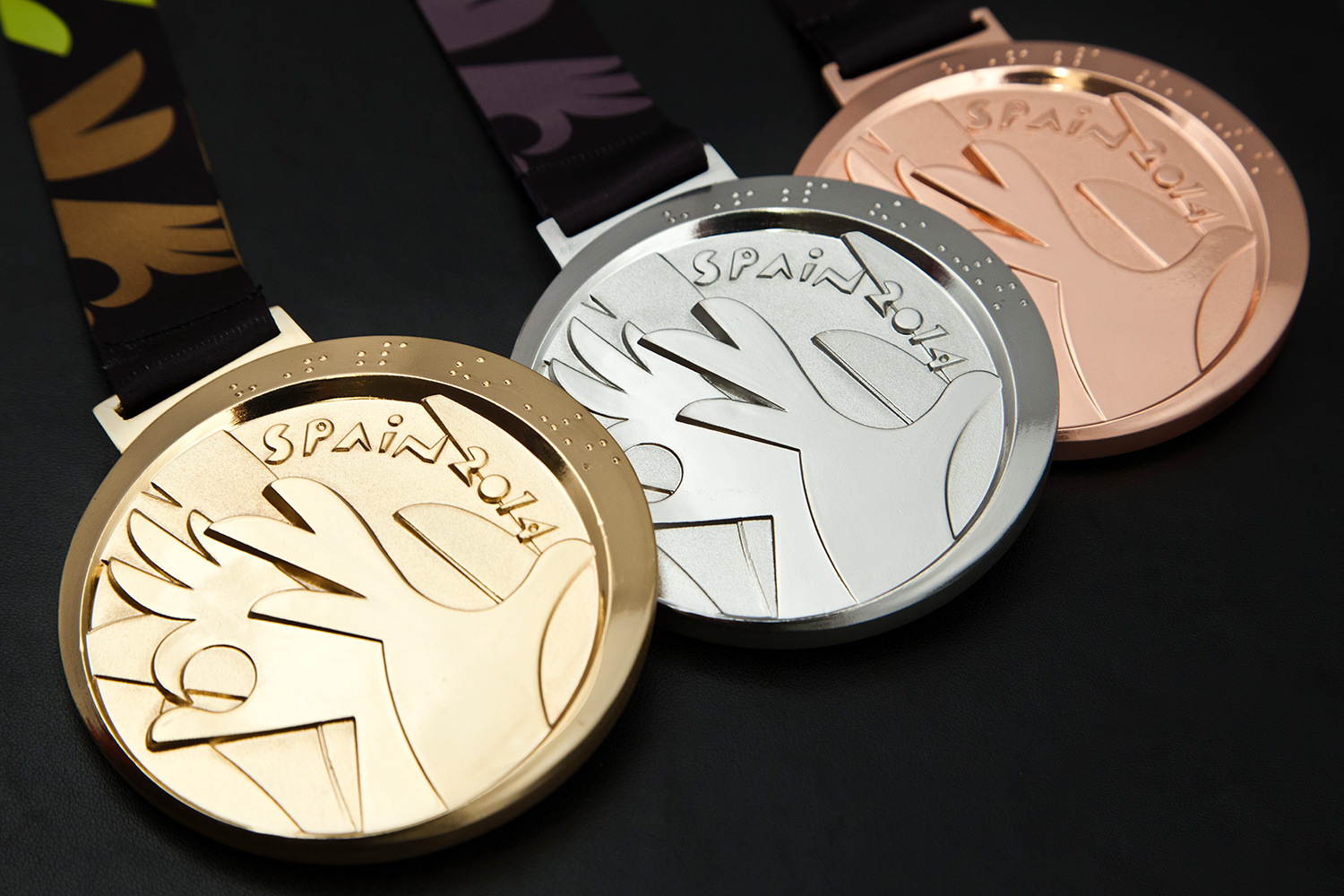MEDAL-DESIGN-FIBA-DISEÑO-MEDALLA-MUNDIAL-BALONCESTO-2014-gold-silver-(2)